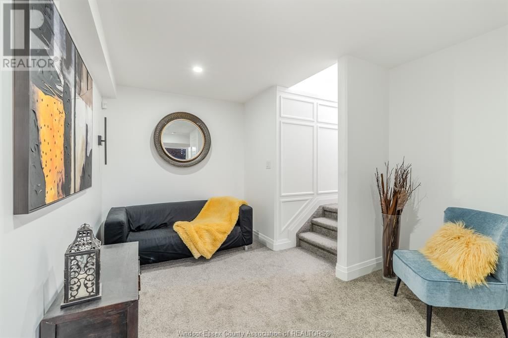 929 CHATEAU Image 32