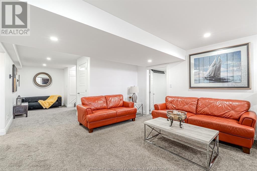 929 CHATEAU Image 34