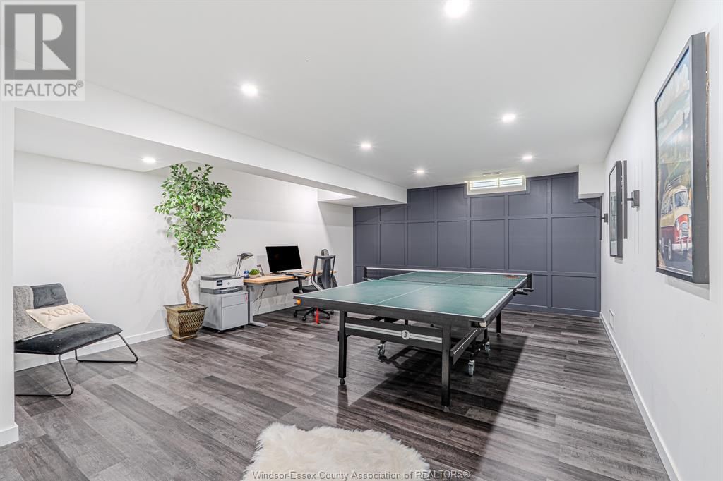929 CHATEAU Image 35