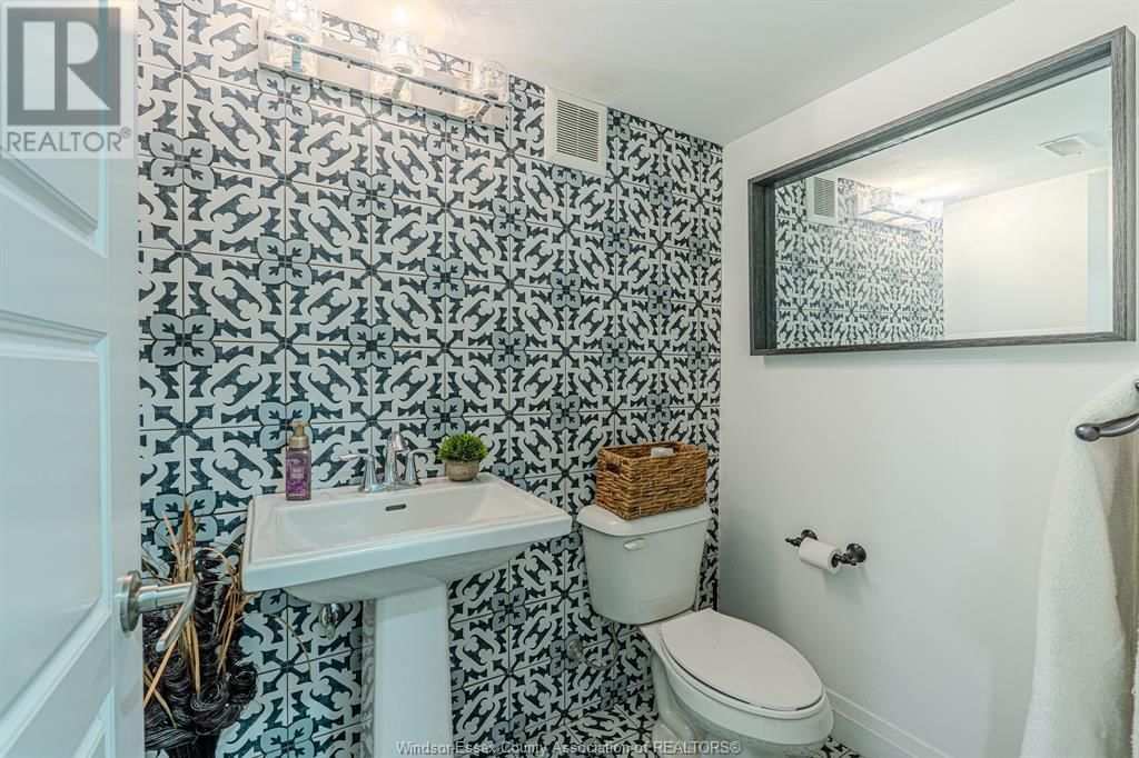 929 CHATEAU Image 38