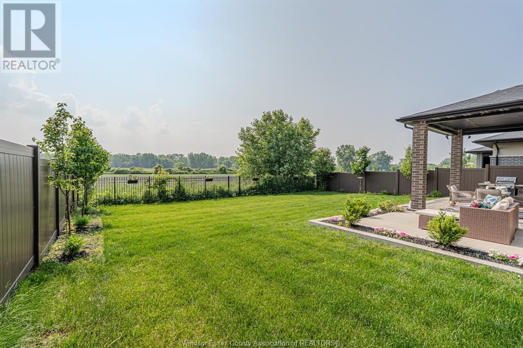 929 CHATEAU Image 40