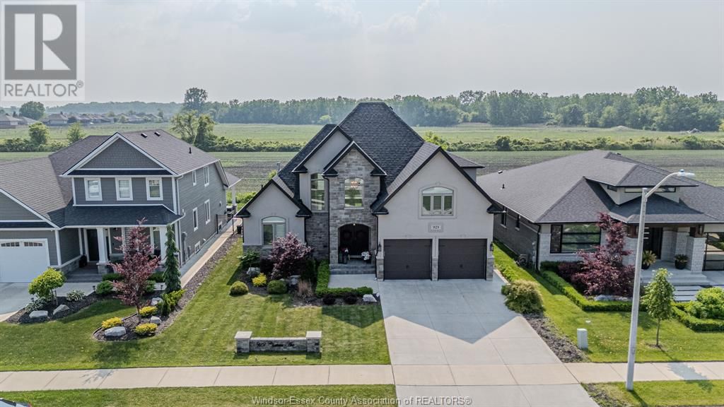 929 CHATEAU Image 43