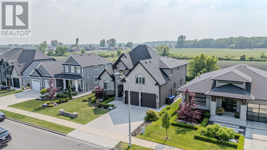 929 CHATEAU Image 44