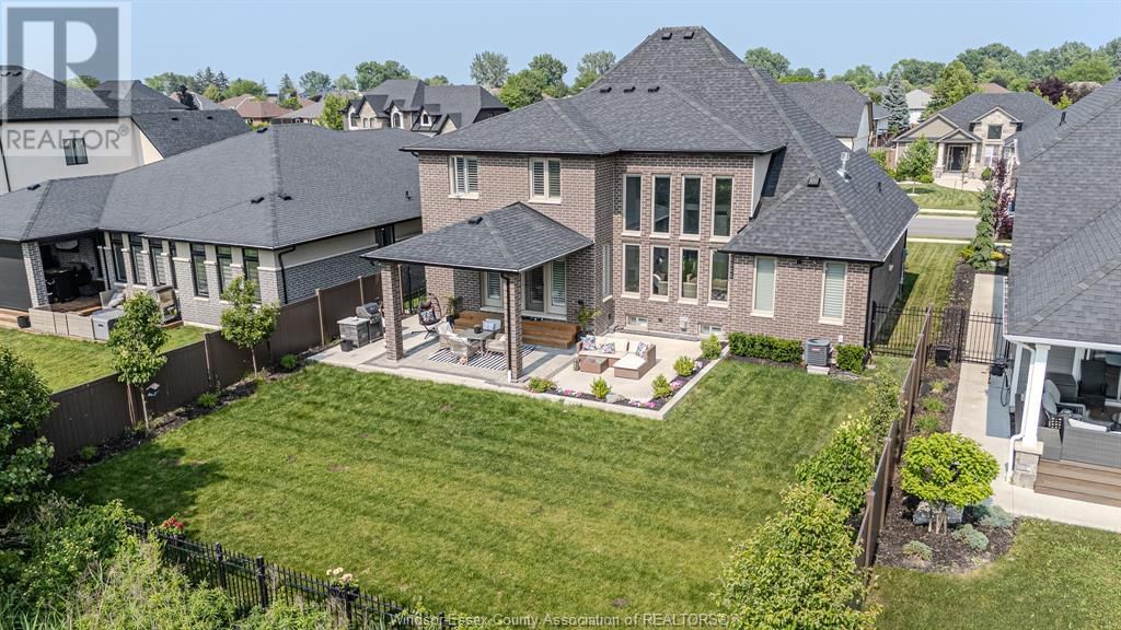 929 CHATEAU Image 46
