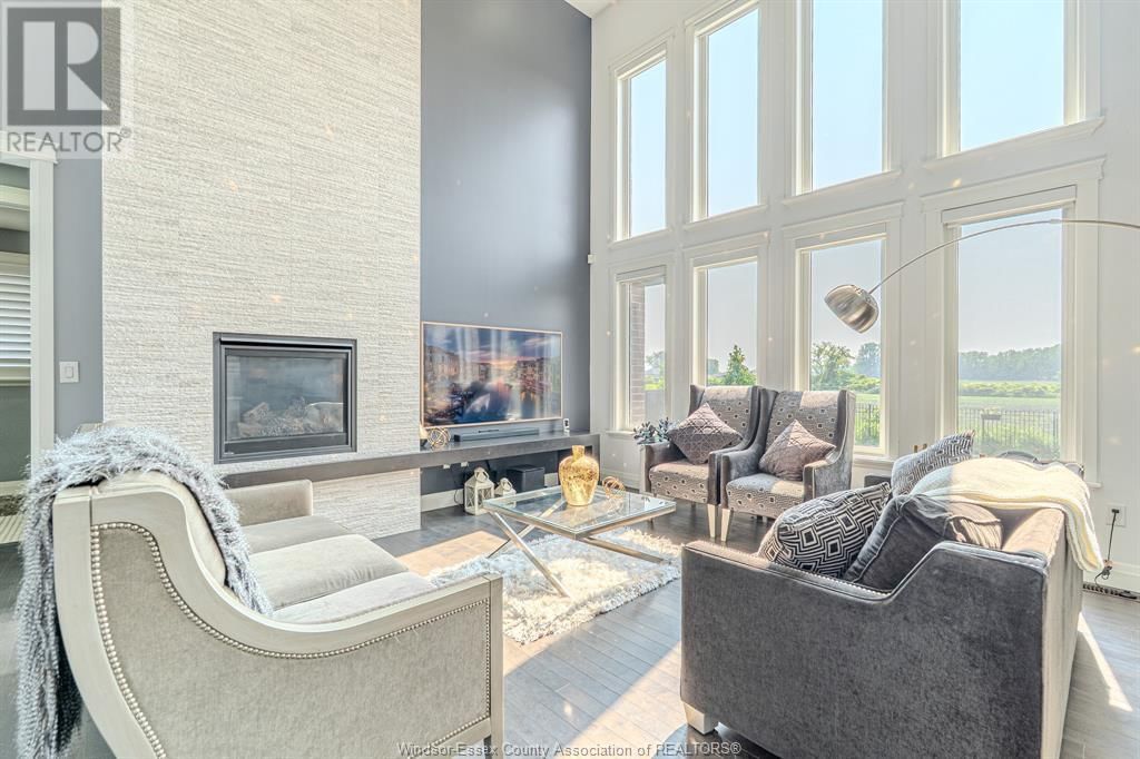 929 CHATEAU Image 6