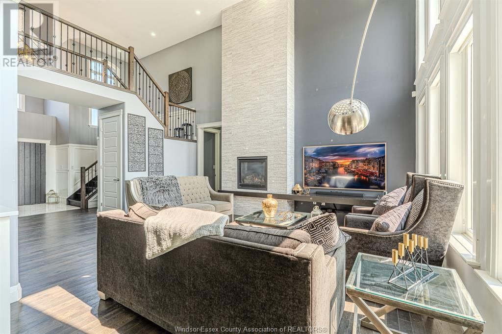 929 CHATEAU Image 7