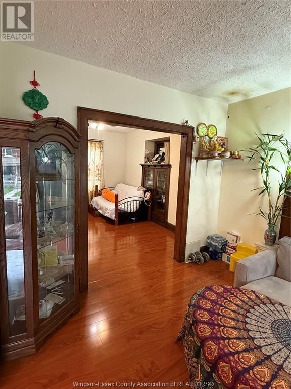 914 DOUGALL AVENUE Image 14