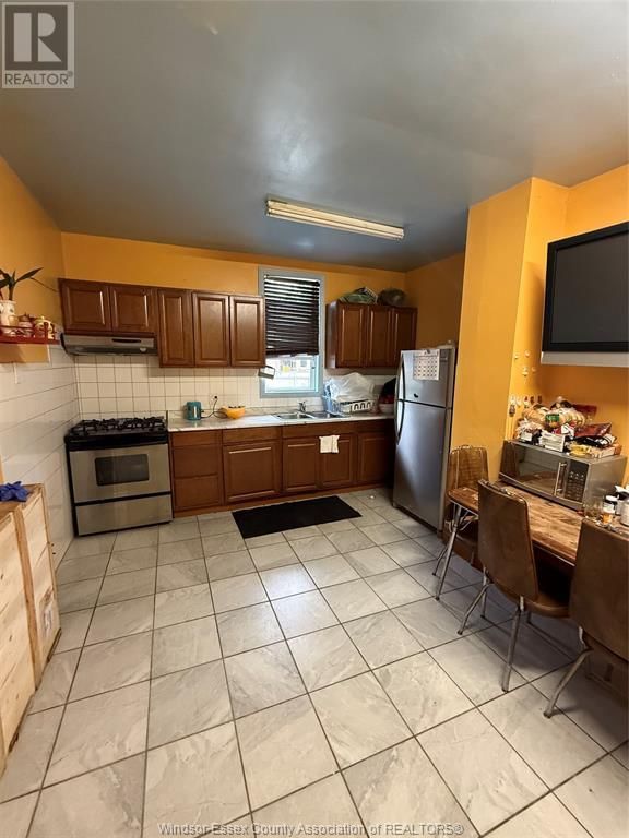 914 DOUGALL AVENUE Image 16