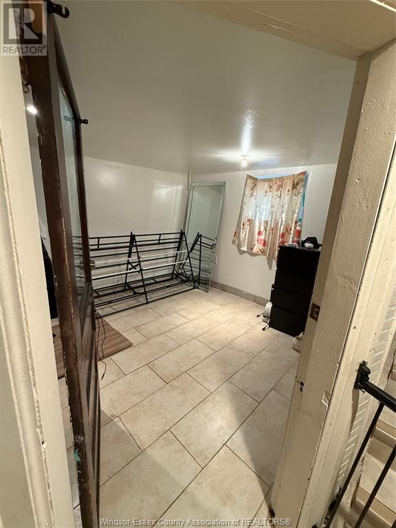 914 DOUGALL AVENUE Image 18