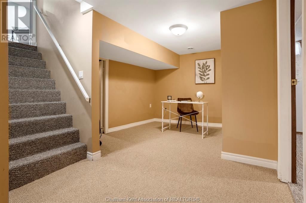 112 PARRY DRIVE Image 33