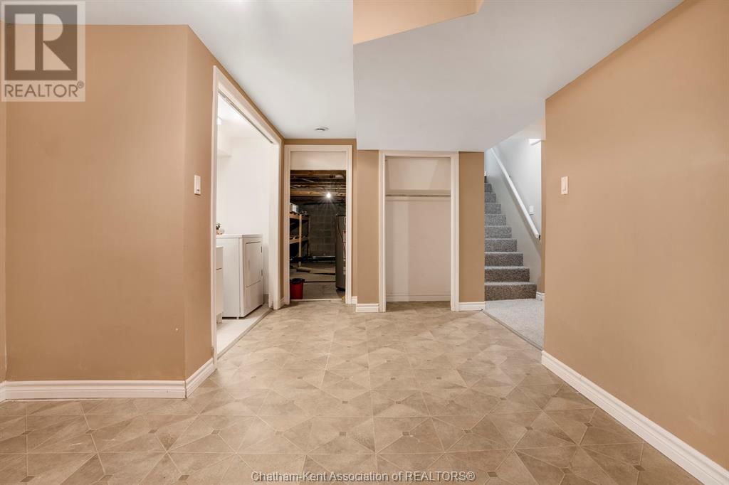 112 PARRY DRIVE Image 35
