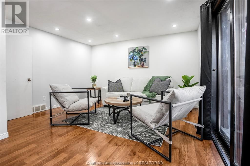 112 PARRY DRIVE Image 4