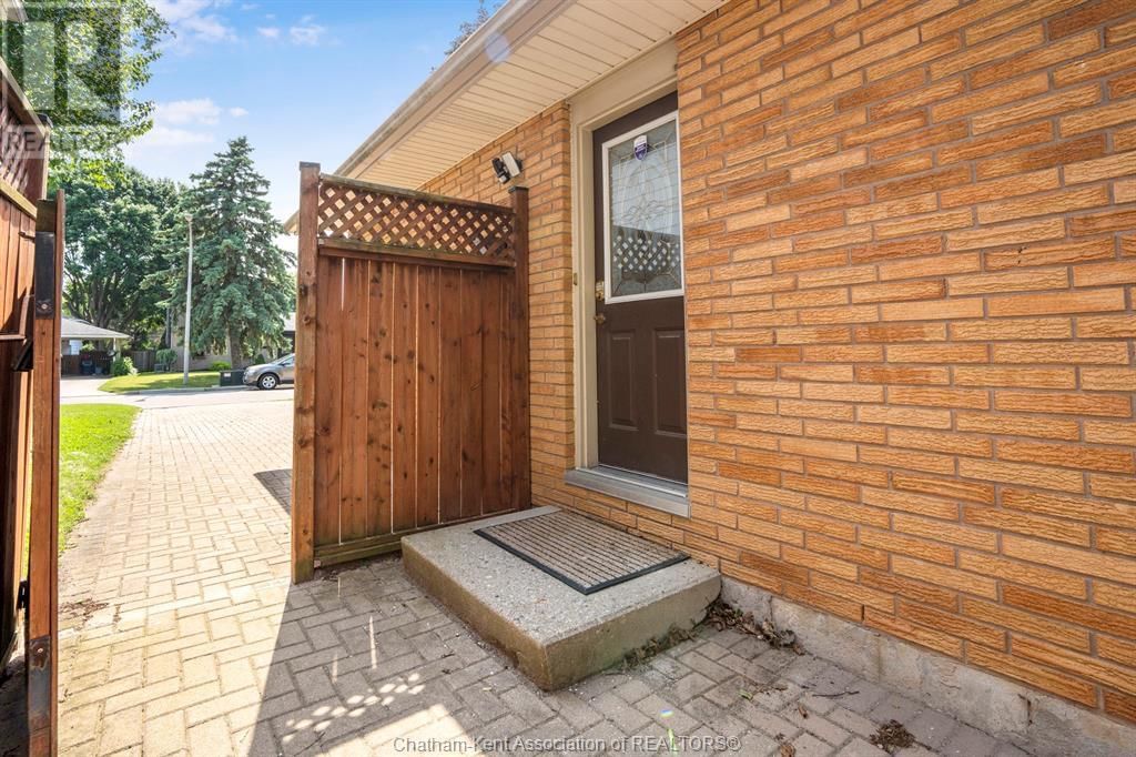 112 PARRY DRIVE Image 40