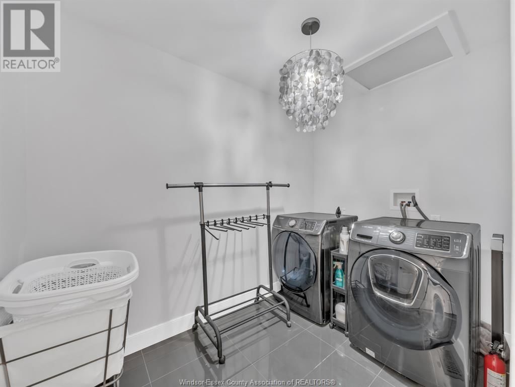 1083 REGENCY CRESCENT Image 38