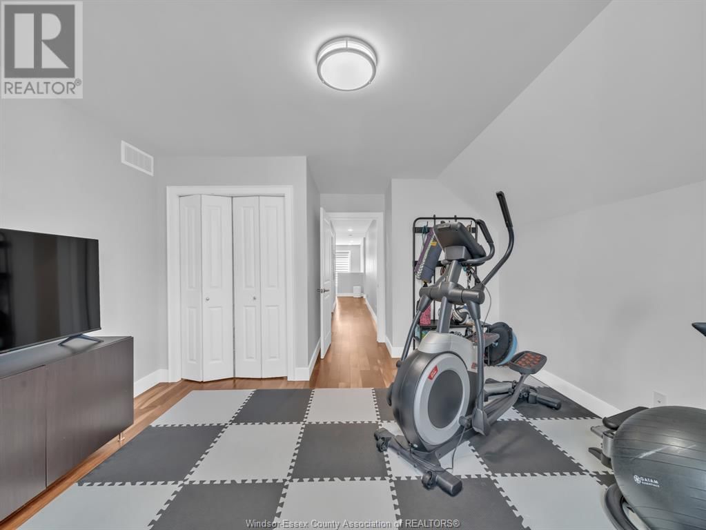 1083 REGENCY CRESCENT Image 39