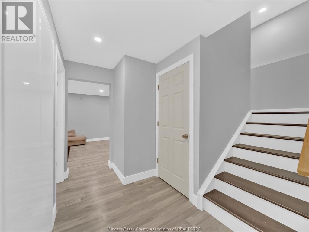 1083 REGENCY CRESCENT Image 40