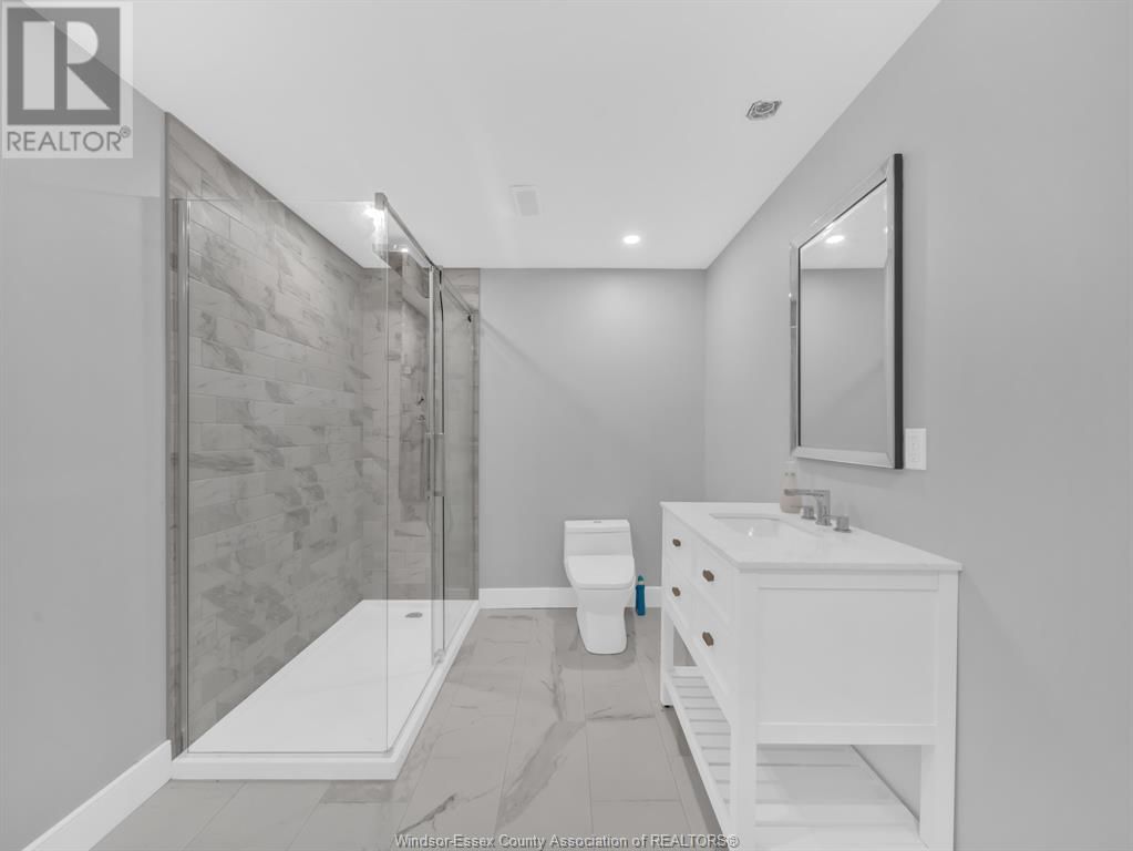 1083 REGENCY CRESCENT Image 42