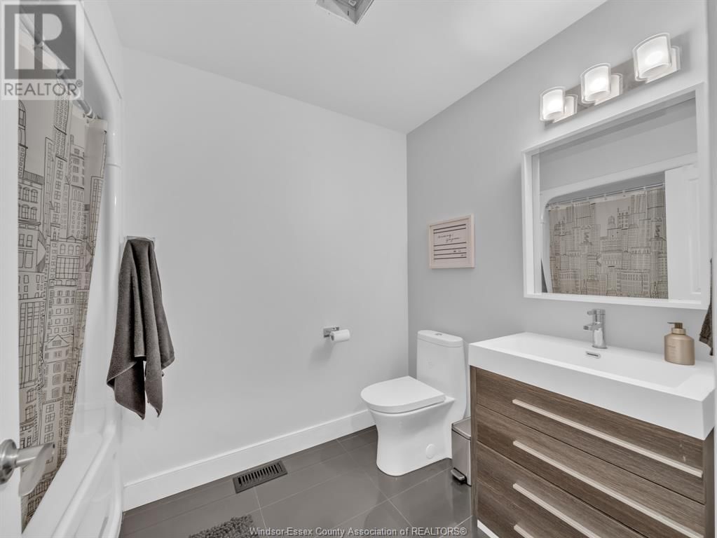 1083 REGENCY CRESCENT Image 43