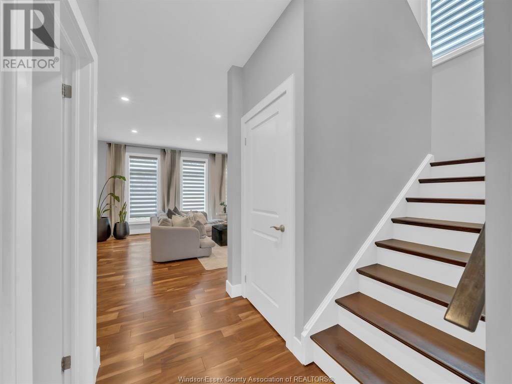 1083 REGENCY CRESCENT Image 7
