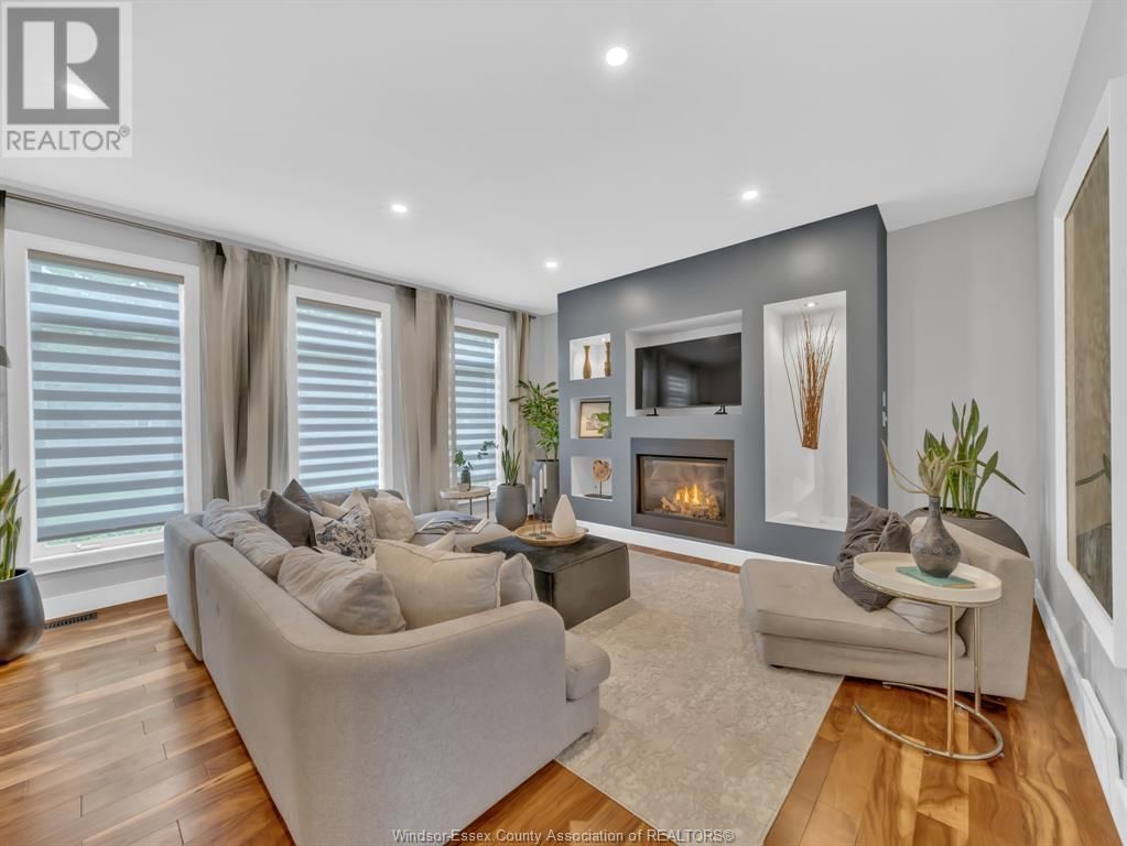 1083 REGENCY CRESCENT Image 8