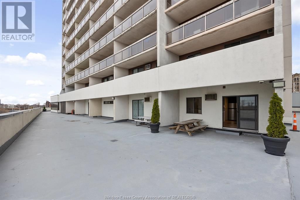 812 - 150 PARK Image 17