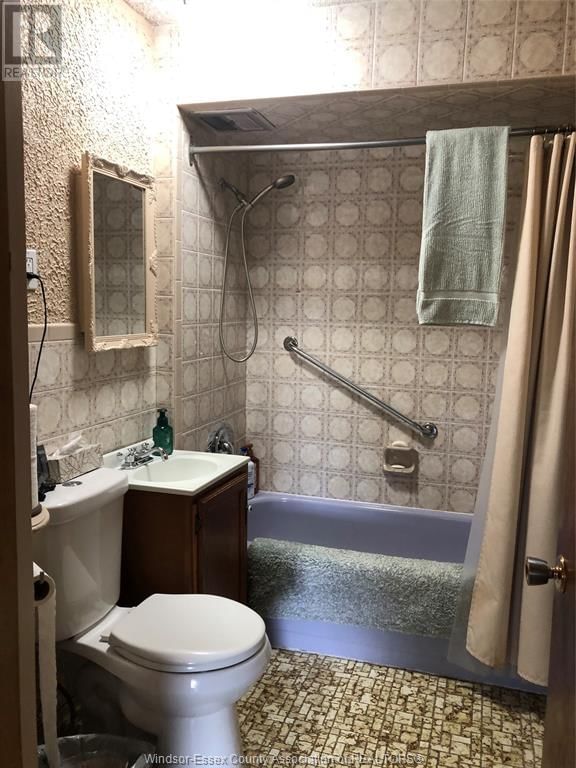 2265 FOREST AVENUE Image 10