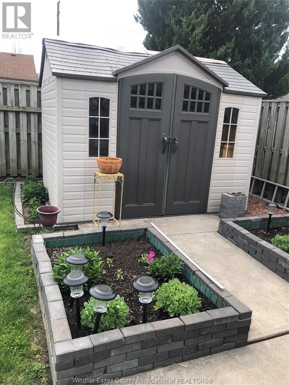 2265 FOREST AVENUE Image 13