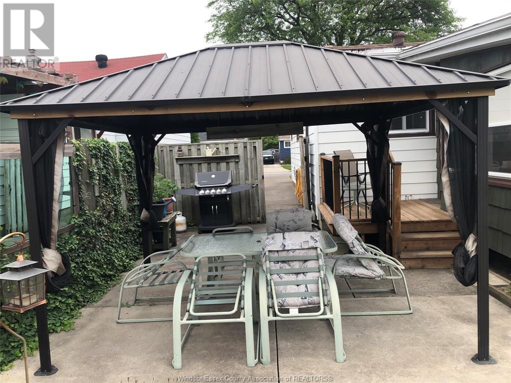 2265 FOREST AVENUE Image 14