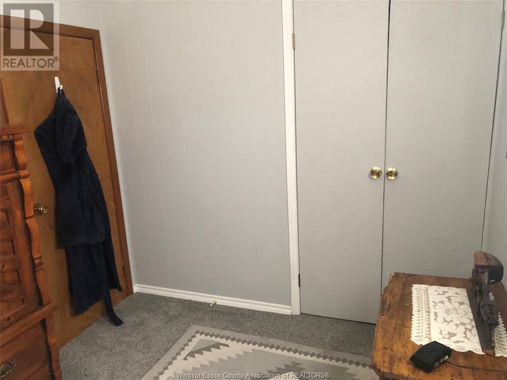2265 FOREST AVENUE Image 8