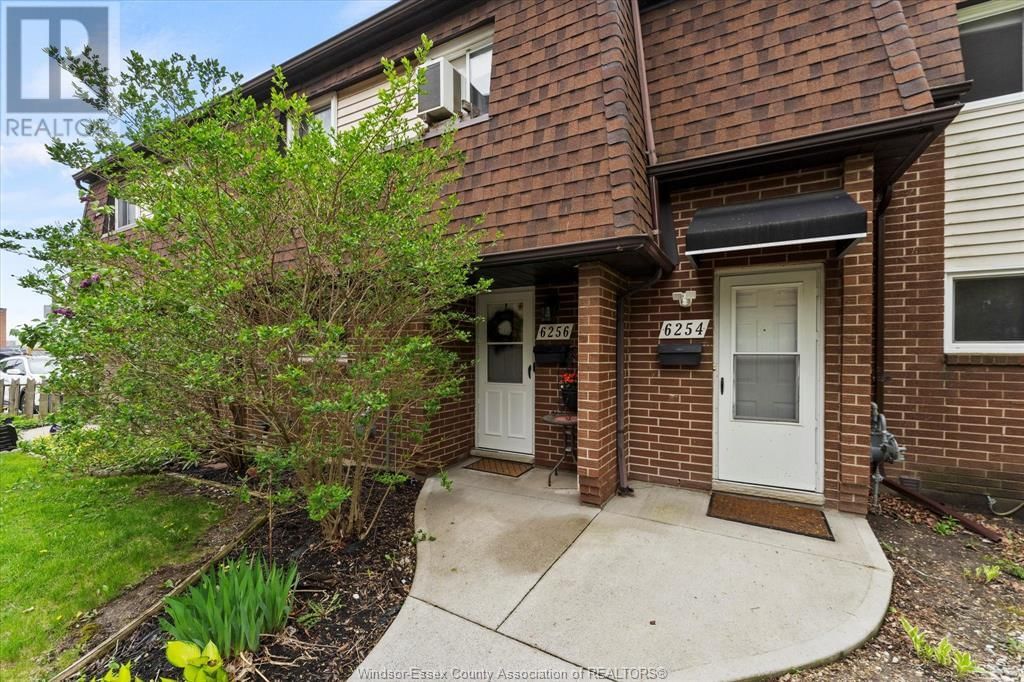 6256 ROSE-VILLE GARDEN Image 1