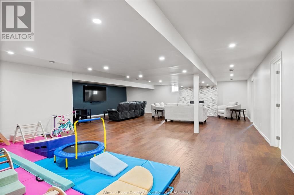 7030 HOWARD Image 32
