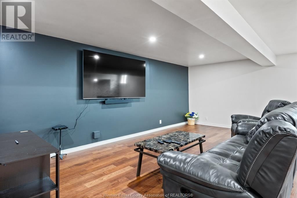 7030 HOWARD Image 34