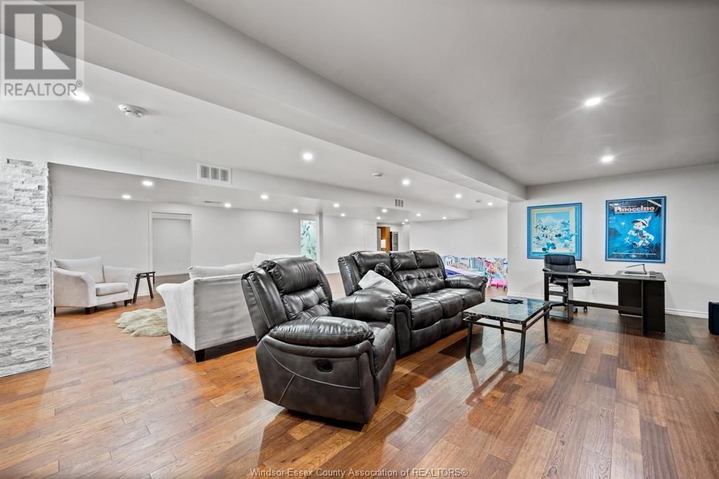 7030 HOWARD Image 35