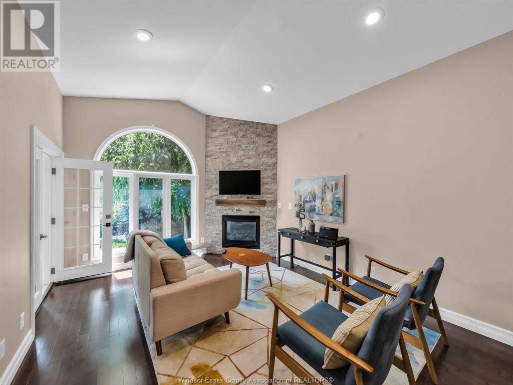 879 COUSINEAU ROAD Image 12