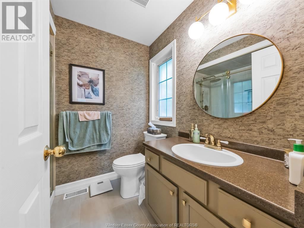 879 COUSINEAU ROAD Image 17