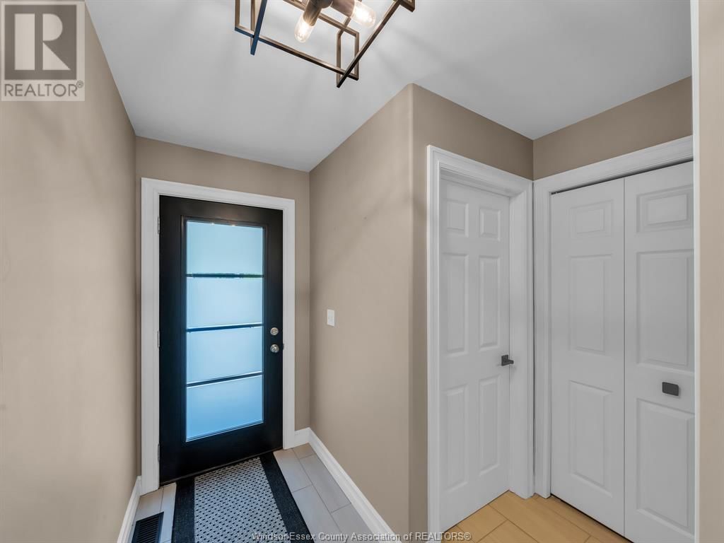 879 COUSINEAU ROAD Image 2