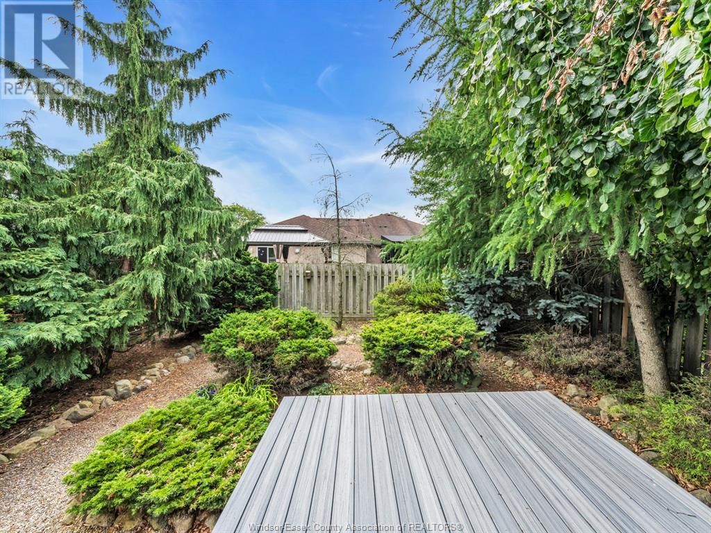 879 COUSINEAU ROAD Image 25