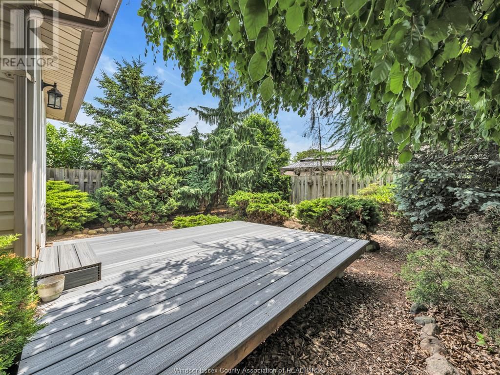 879 COUSINEAU ROAD Image 26