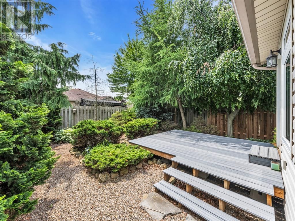 879 COUSINEAU ROAD Image 27