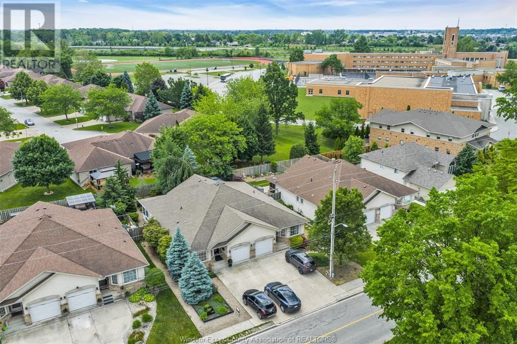 879 COUSINEAU ROAD Image 37