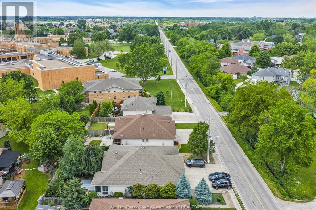 879 COUSINEAU ROAD Image 38