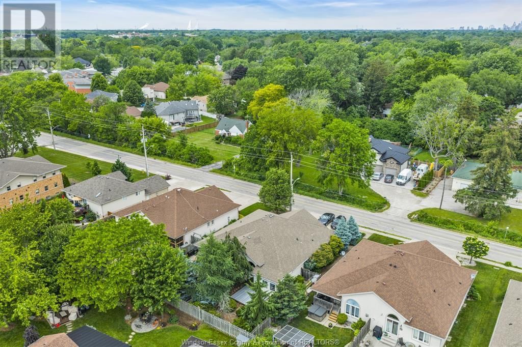 879 COUSINEAU ROAD Image 39