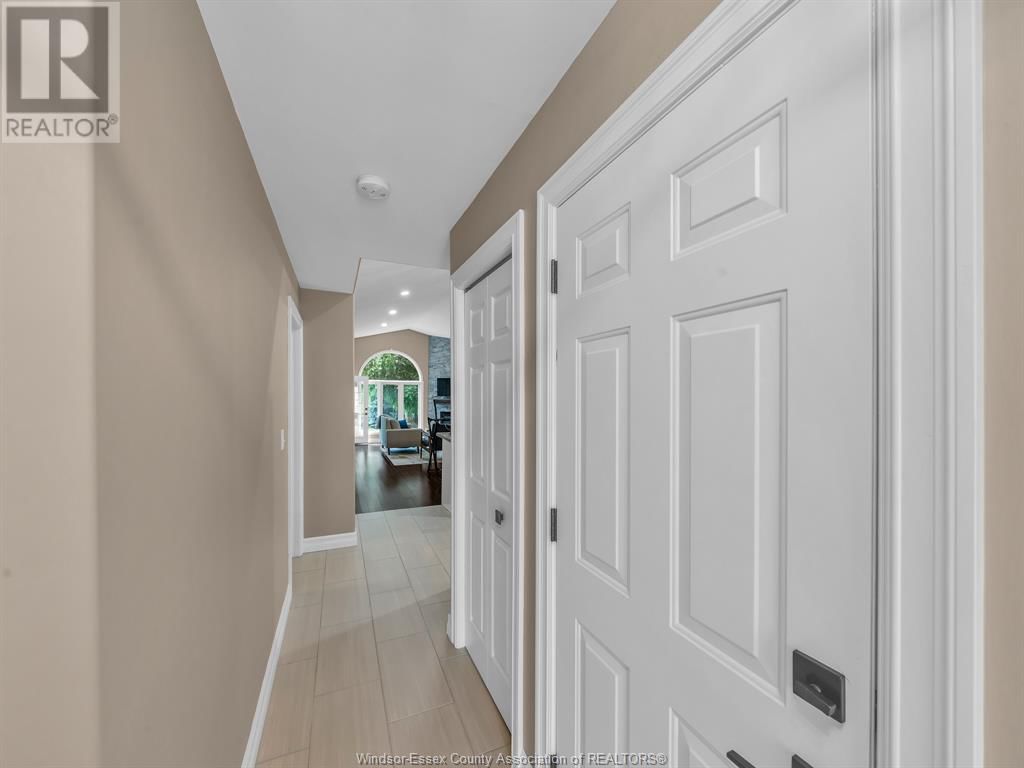 879 COUSINEAU ROAD Image 7