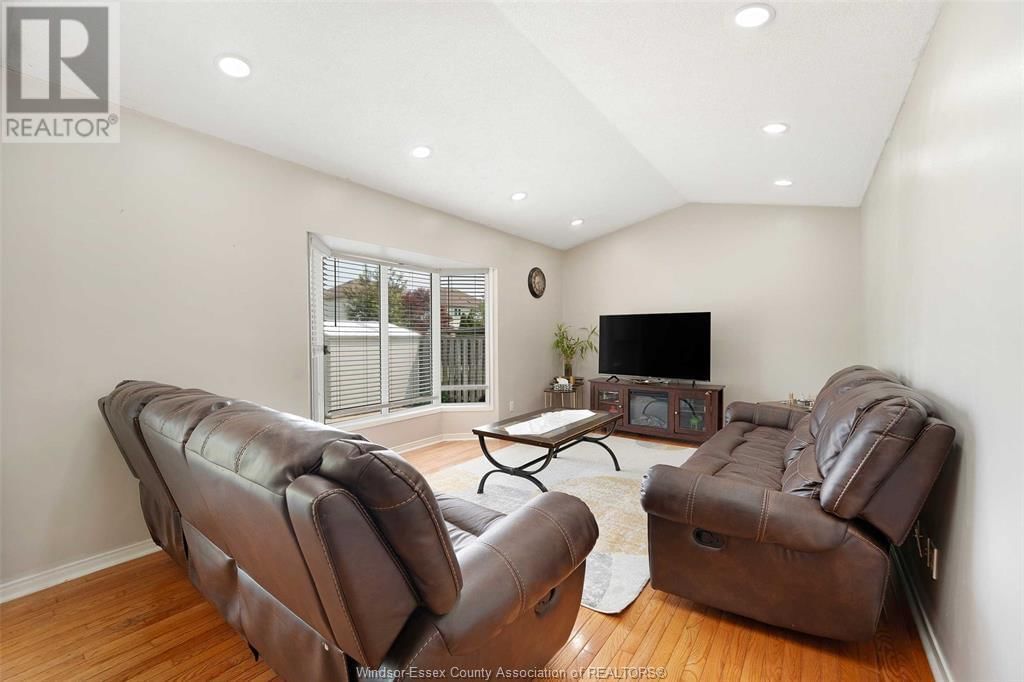 936 NORTH TALBOT Image 19