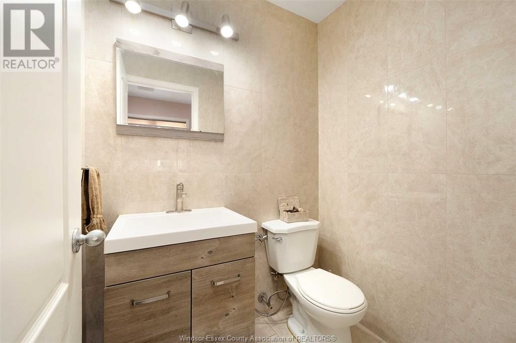 936 NORTH TALBOT Image 22