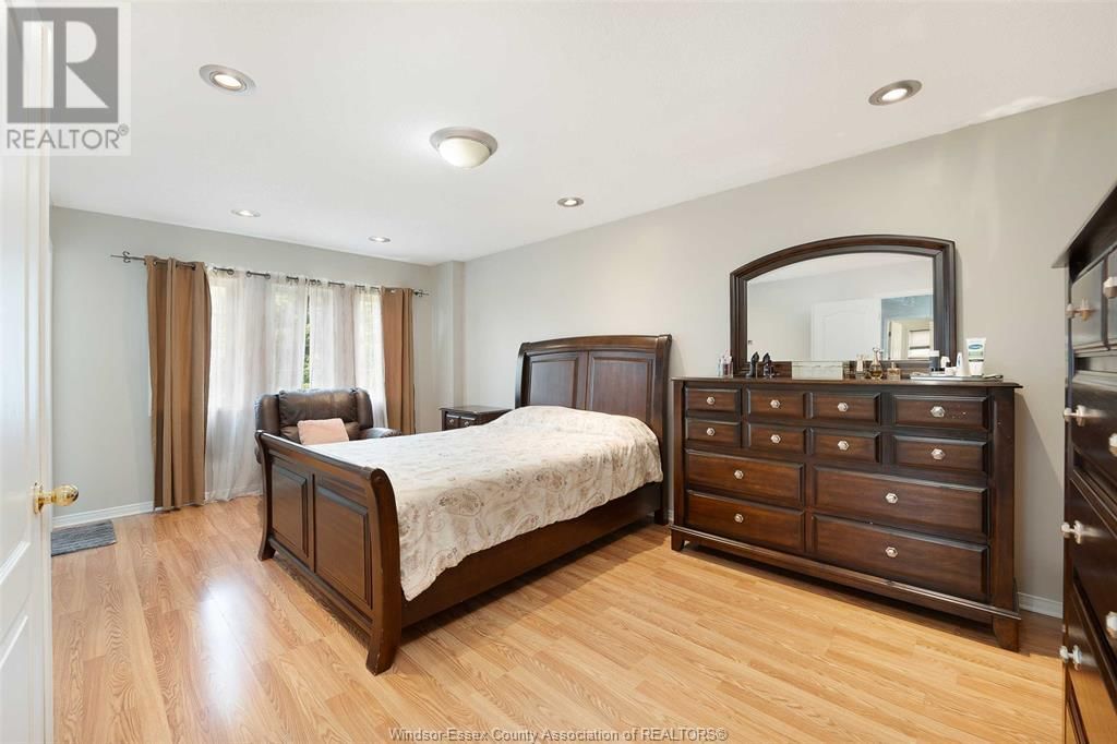 936 NORTH TALBOT Image 24