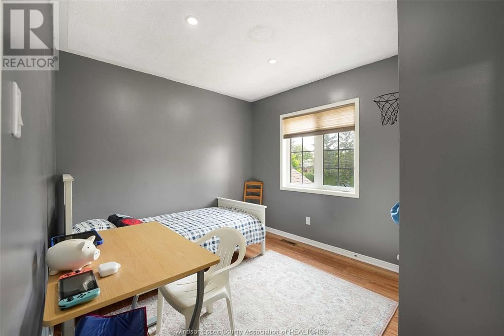 936 NORTH TALBOT Image 31