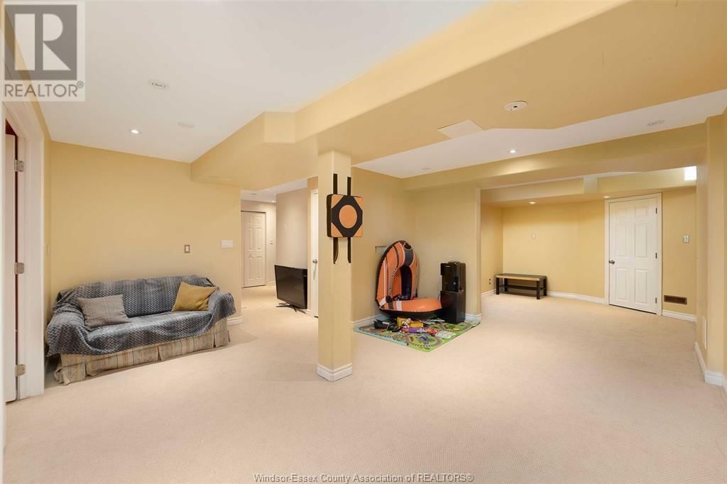 936 NORTH TALBOT Image 34