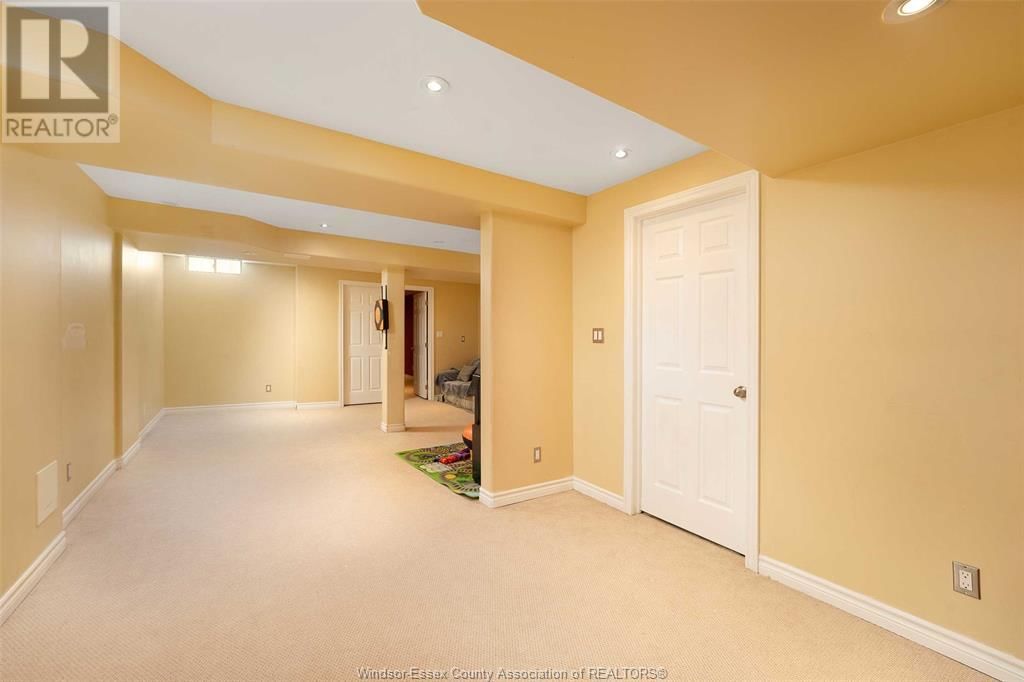 936 NORTH TALBOT Image 35