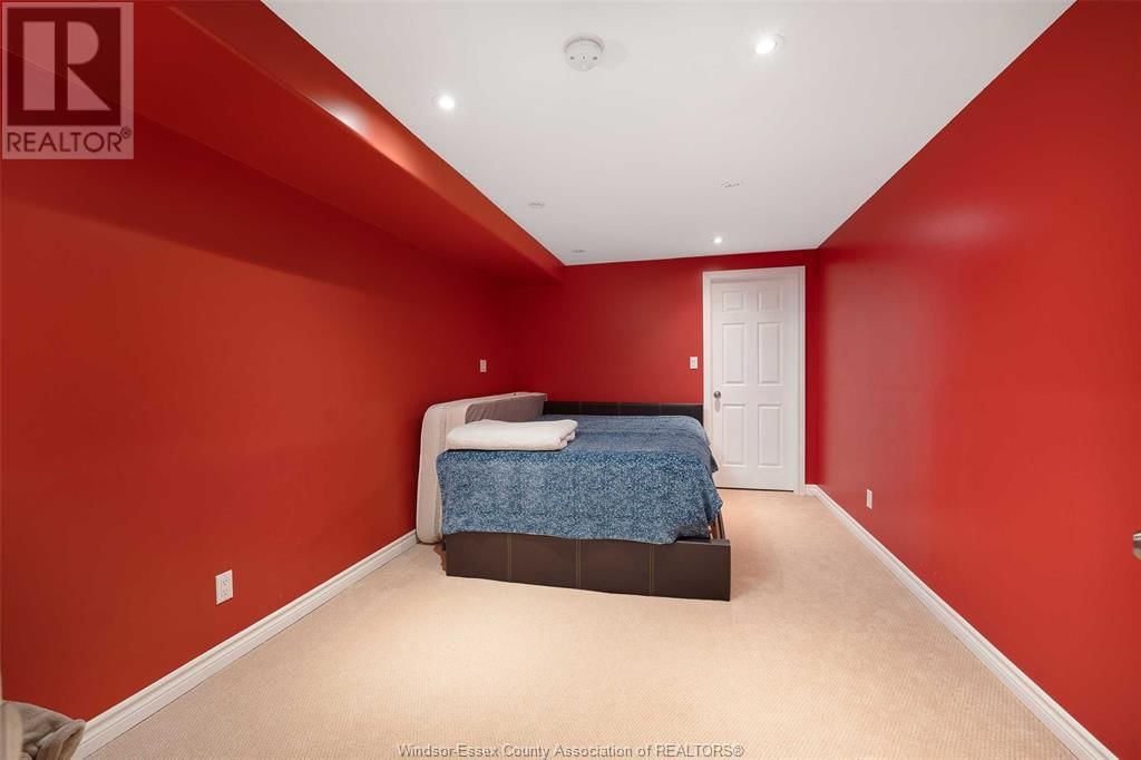 936 NORTH TALBOT Image 37